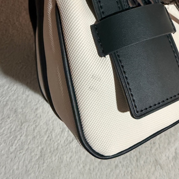 Lacoste Dark Green and Cream Satchel - Picture 5 of 6
